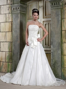 Fashionable A-Line / Princess Strapless Court Train Satin and Organza Appliques Wedding Dress