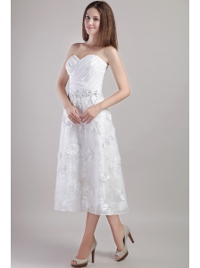 Fashionable A-line / Princess Sweetheart Tea-length White Appliques and Beading Wedding Dress