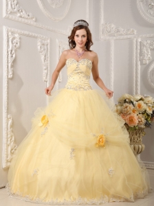 Beautiful Light Yellow Quinceanera Dress Sweetheart Organza Appliques Ball Gown
