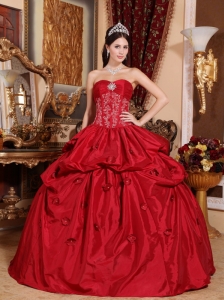 Inexpensive Wine Red Quinceanera Dress Strapless Taffeta Appliques Ball Gown