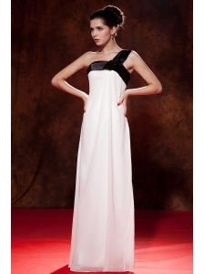Beautiful Black and White Junior Prom Dress Empire One Shoulder Floor-length Chiffon Bow