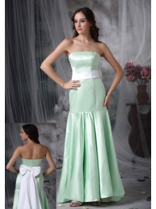 Elegant Apple Green Evening Dress Column Strapless Brush Train Satin Sash