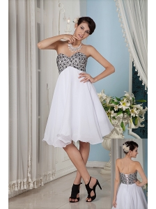 Simple White A-line / Princess Prom / Homecoming Dress Sweetheart Knee-length Chiffon