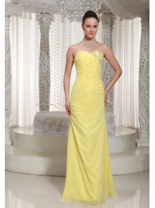 Chiffon Yellow Sweetheart Prom Dress For Greaduation With Ruched Beading Decorate