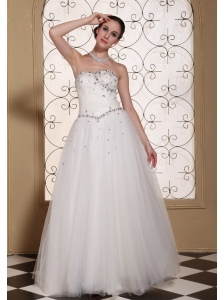 Beaded Bodice Tulle Lovely A-line Wedding Dress For 2013 Strapless and Floor-length Gown