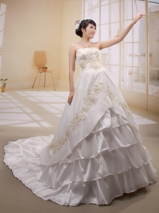 Popular Embroidery Decorate Wededing Gowns With Ruffled Layeres