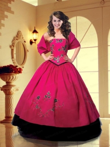 2015 Fashionable Hot Pink Quinceanera Gown with Embroidery