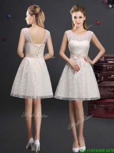2017 Lovely See Through Scoop Short Prom Dress with Appliques and Lace
