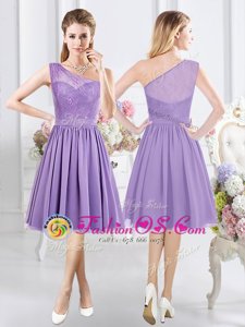 Popular One Shoulder Sleeveless Bridesmaid Dresses Knee Length Lace Lavender Chiffon