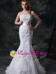 White Sleeveless With Train Appliques Lace Up Wedding Gown