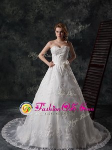 Superior Lace Scalloped A-line Sleeveless White Wedding Dress Court Train Zipper