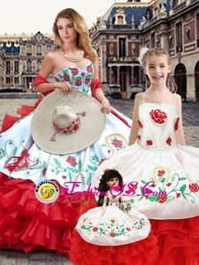 Sleeveless Floor Length Embroidery Lace Up Vestidos de Quinceanera with White And Red