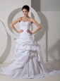 Pretty A-line Wedding Dress Sweetheart Hand Made Flower and Appliques Court Train Taffeta