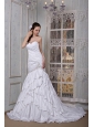 Luxurious A-line Sweetheart Wedding Dress Taffeta Appliques Brush Train